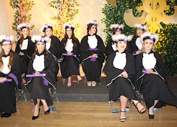 Novas pedagogas colam grau na URI