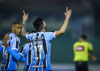 Grêmio bate Guarani e assume vice-liderança da Série B