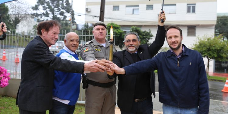 Erechim recebe o fogo simbólico da semana da Pátria