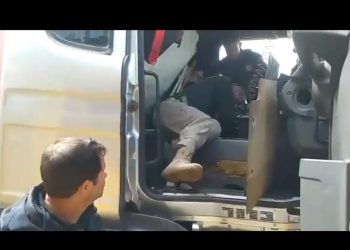 Sarandi: Paraguaios são presos pela PRF transportando carga de dinamite e cocaína