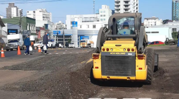 Prefeitura trabalha com três equipes na recuperação de ruas do município de Erechim