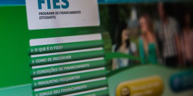 Fies: pré-selecionados devem enviar informações até esta sexta-feira