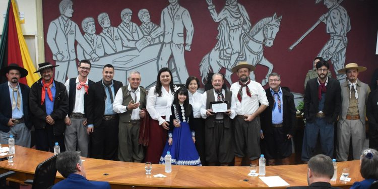 Meio século de história e canto: Os Monarcas recebem Menção Honrosa do Poder Legislativo