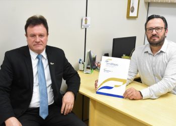 Vereador Claudemir de Araújo se reúne com o presidente do Sindilojas Alto Uruguai