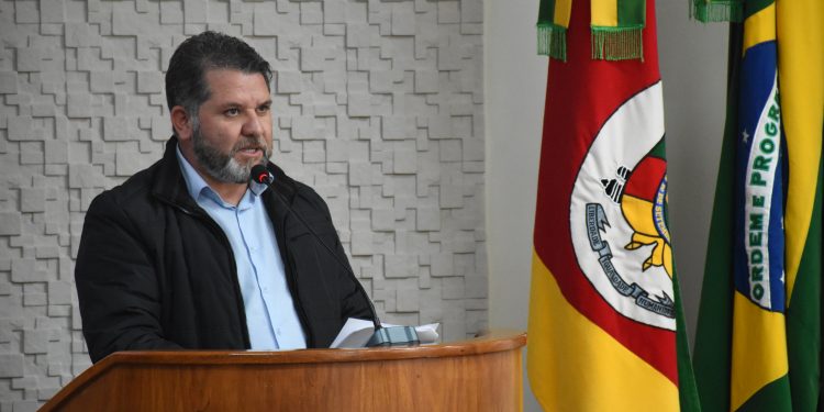 Vereador Romildo solicita a participação da Diretoria de Bem Estar Animal, UBSs e escolas no cadastramento de animais para castração