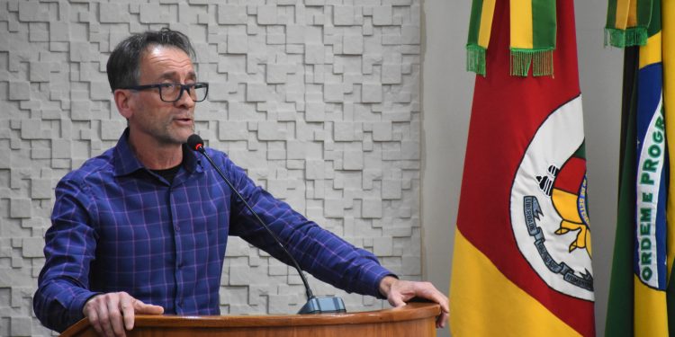 Vereador Carlinhos Magrão solicita que sejam feitas rampas de acesso em canteiros da Avenida Sete de Setembro