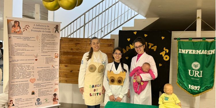Acadêmicas de Enfermagem destacam importância da amamentação materna