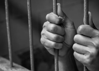 Homem é preso pela Brigada Militar no bairro Estevão Carraro em Erechim