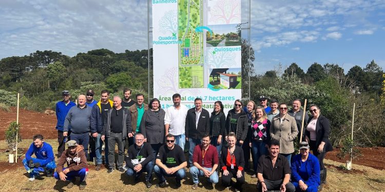 Plantio de árvores marca início do projeto do novo Parque do Arvoredo em Erechim