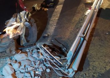 Erechim: Motorista bate contra poste, derruba câmeras de monitoramento e foge do local