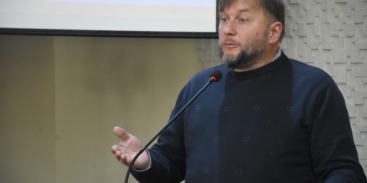 Vereador André Jucoski solicita instalação de redutor de velocidade na Rua Anita Gonçalves