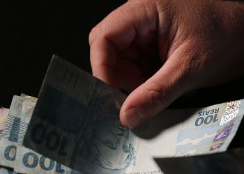 Auxílio Brasil é pago hoje a beneficiários com NIS de final 8