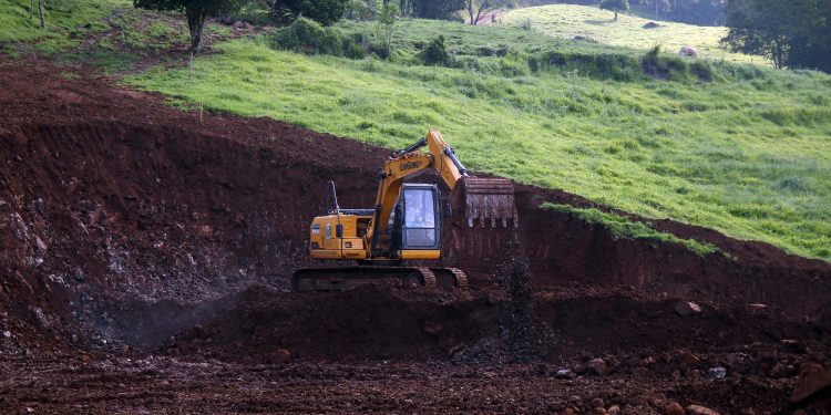 Severiano de Almeida investe em obras de terraplanagens que resultam em novos empreendimentos no meio rural
