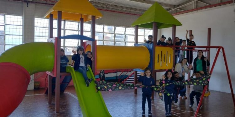 Escolas Municipais recebem brinquedos coletivos na Semana da Criança