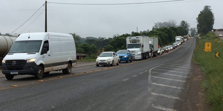 Aumenta número de manifestantes e congestionamento passa de três quilômetros em Erechim