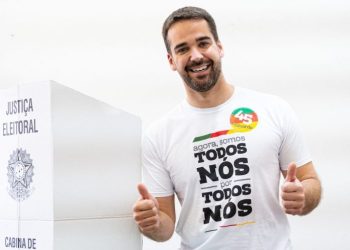 Eduardo Leite vota em Pelotas, no Sul do Estado, e diz estar confiante no resultado