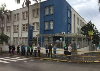 Principais seções eleitorais do Centro de Erechim tem filas na abertura da votação