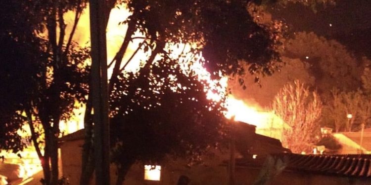 Incêndio em residência deixa um morto no bairro Progresso em Erechim