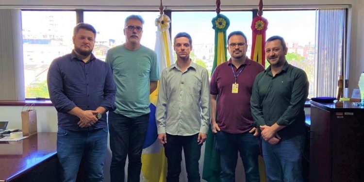 Em agenda na Anatel/RS, presidente Dal Zotto busca solução para problemas de cobertura de telefonia e internet na região