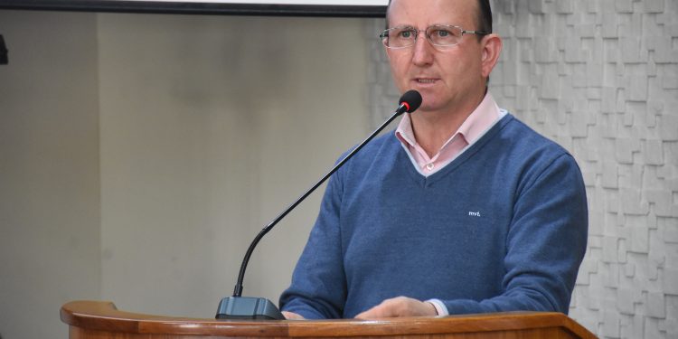 Anacleto Zanella solicita informações referentes à recuperação asfáltica de ruas nos bairros Três Vendas e Koller