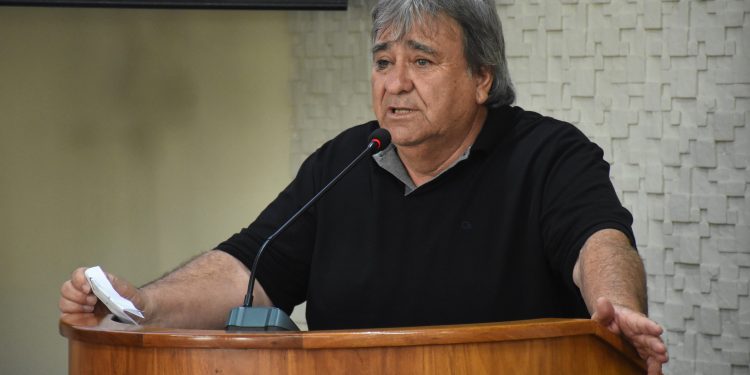 Vereador Barbosa requer informações referentes aos problemas de iluminação pública do município