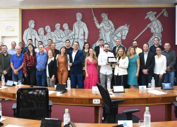 Legislativo entrega Menção Honrosa à Retífica Mocellin por 70 anos de história no município