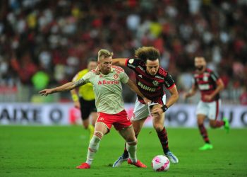 Mesmo desfalcado, Inter conquista ponto importante no Rio