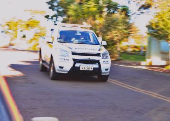 Homem é detido por populares após tentar roubar celular de pedestre em plena luz do dia em Erechim