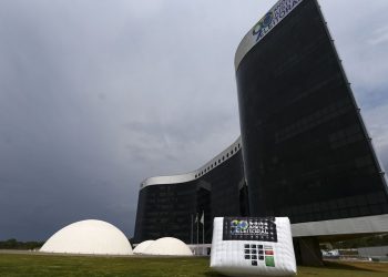 Candidatos no 2° turno podem retomar campanha na rua às 17h de hoje