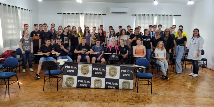 Polícia Civil realiza palestra para professores e alunos de Severiano de Almeida