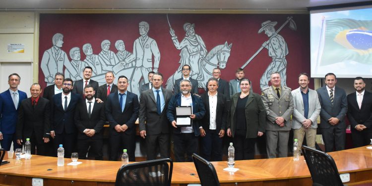 Bicentenário da Independência é celebrado pelo Legislativo em sessão solene