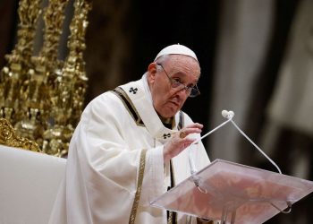 Papa alerta padres e freiras sobre os perigos de assistir pornografia pela internet: “O diabo entra a partir daí”