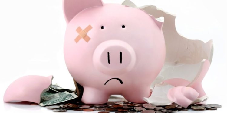 Brasileiros nunca resgataram tanto dinheiro da poupança como agora