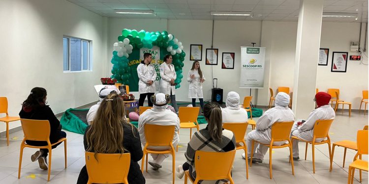 Curso de Enfermagem da URI promove ação para prevenir a violência doméstica