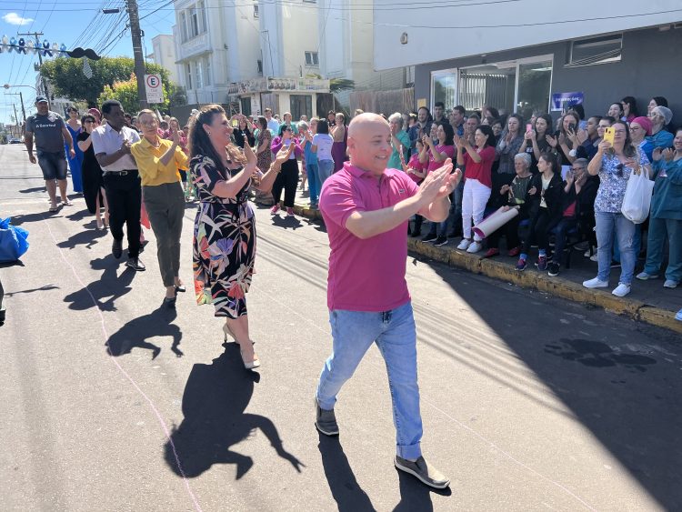Hospital Santa Terezinha promove Desfile Maria Helena para fortalecer autoestima de pacientes oncológicos