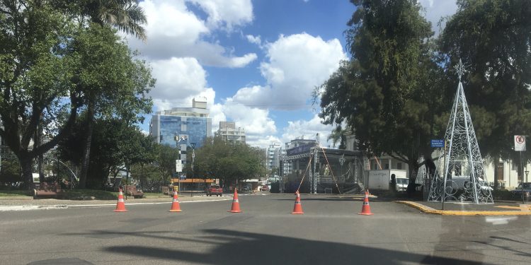 Atenção: Trânsito na Praça da Bandeira está bloqueado