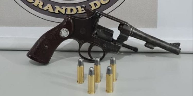 BM prende homem por lesão corporal e posse irregular de arma de fogo em Campinas do Sul