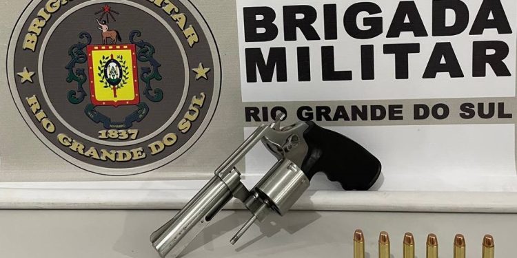 BM prende homem por porte ilegal de arma de fogo e receptação em Erechim