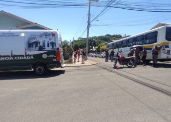 Casal fica gravemente ferido após colidir moto em ônibus urbano em Erechim