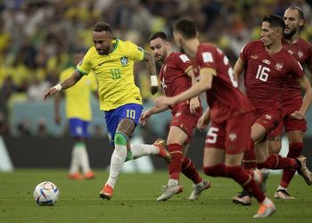 Neymar e Danilo não jogam mais pela Seleção Brasileira na primeira fase da Copa do Mundo