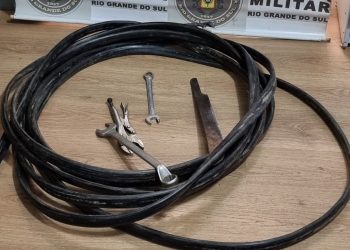 Casal é preso furtando fios em Barra do Rio Azul