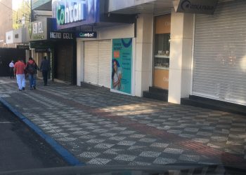 Maioria das lojas não aderiu a abertura do comércio neste domingo