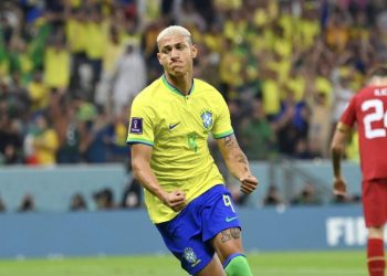 Brasil vence a Sérvia na estreia da Copa do Mundo com dois gols de Richarlison