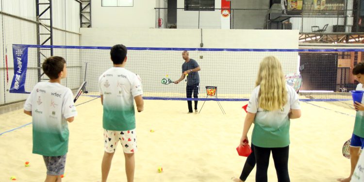 Projeto educacional leva beach tennis para estudantes de escolas públicas de Erechim
