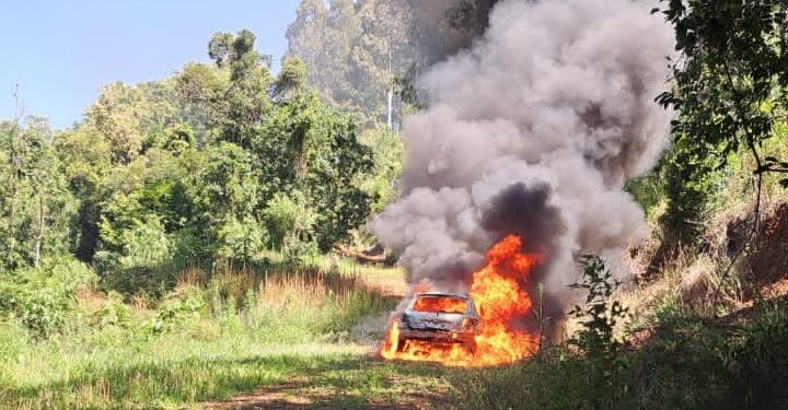 Veículo de Erechim é destruído por incêndio próximo da BR-153 em SC
