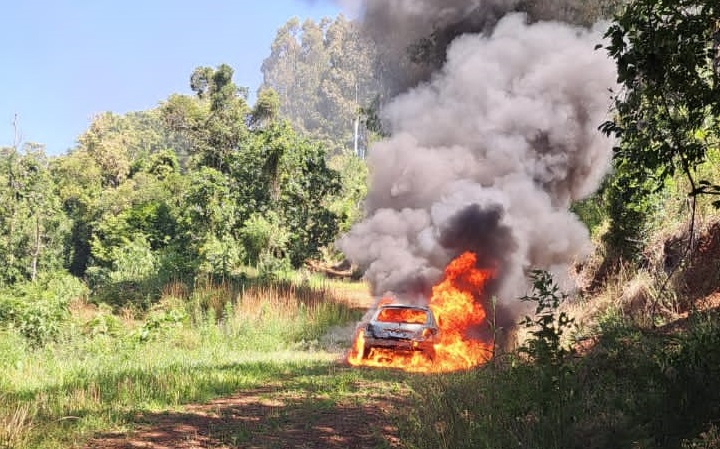 Veículo de Erechim é destruído por incêndio próximo da BR-153 em SC
