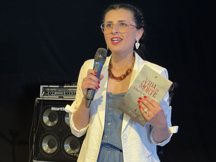 Frinape 2022: Feira do Livro de Erechim promoveu mais uma sessão de lançamentos de obras nesta terça-feira