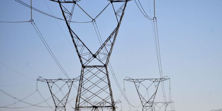 Tarifa de energia elétrica deve subir, em média, 5,6% no Brasil em 2023