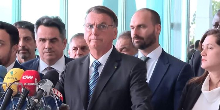 Jair Bolsonaro diz que vai cumprir a Constituição e Ciro Nogueira inicia a transição de governo