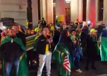 Ministros do Supremo são hostilizados por manifestantes em Nova York